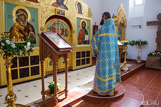 «В храме не надо создавать свалку»: церкви в Екатеринбурге стали отказываться от вещей для бедных