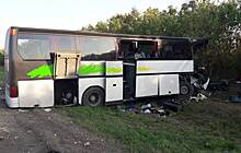 В ДТП с рейсовым автобусом на Среднем Урале пострадали пять человек