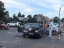 На курской улице не разъехались две легковушки