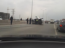 «Lexus что-то приуныл»: в утреннем ДТП на тюменской объездной перевернулась иномарка