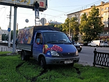 В Воронеже на 5 тысяч рублей оштрафовали водителя «ГАЗели», разворотившего свежий газон