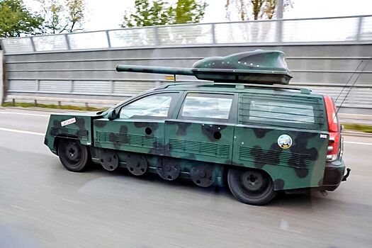 Фото дня. Старую Volvo превратили в танк