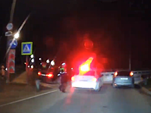 На развязке Северной окружной легковушка влетела в отбойник