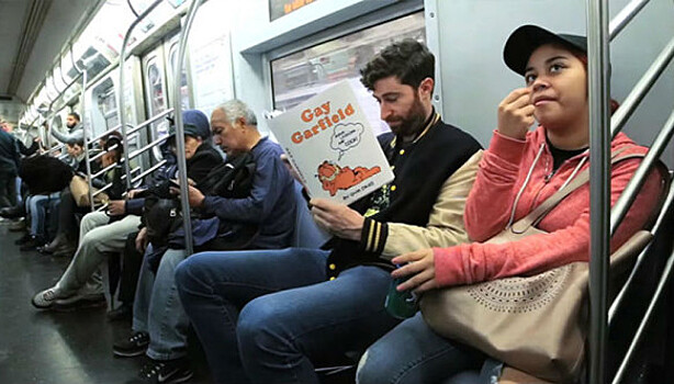 Антиобложки для книг, от которых у пассажиров метро отвисли челюсти
