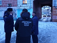 В Мурманске женщина попала в реанимацию после падения наледи с крыши