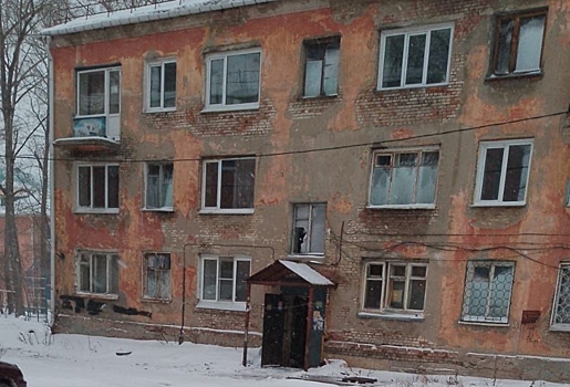 Омская прокуратура через суд потребовала расселить аварийный дом с 75 жильцами