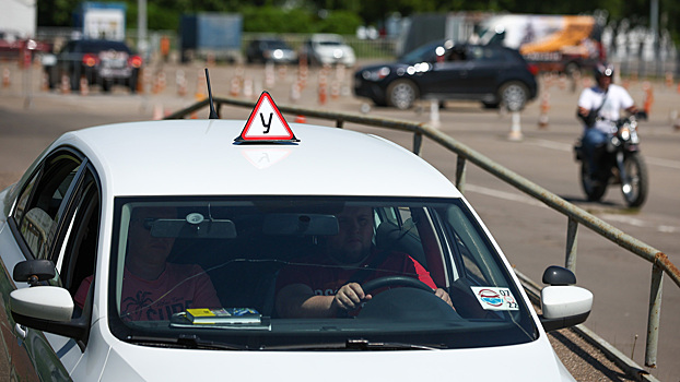 В России принят закон о едином рейтинге автошкол