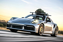 Видео: Porsche с елкой на крыше разогнали до 282 километров в час