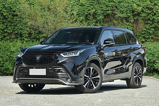 В России появился гибридный кроссовер Toyota Crown Kluger