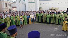Сотни вологжан собрались на общегородском молебне на Кремлёвской площади