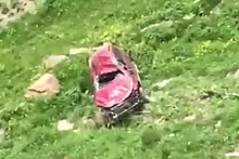 Автомобиль с туристами упал в обрыв в Дагестане