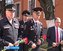 Калининградские полицейские почтили память своих коллег в День ветеранов внутренних дел и внутренних войск
