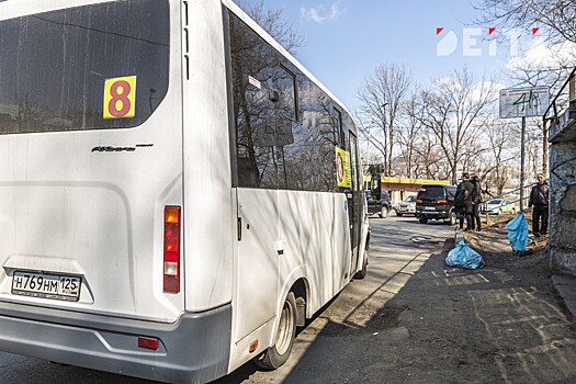 Водитель маршрутки спровоцировал массовое ДТП во Владивостоке
