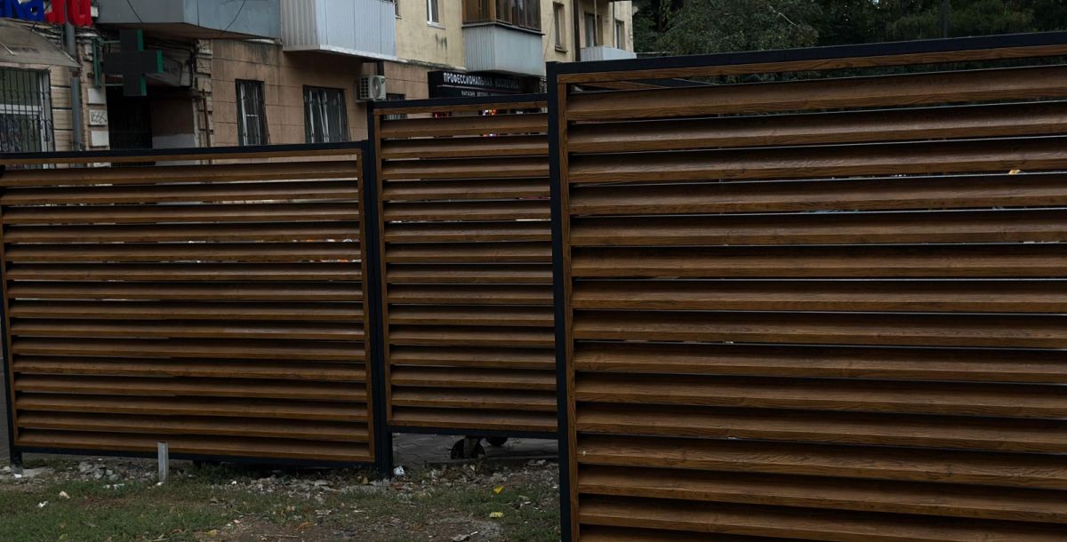В центре Ростова вандалы повредили новые контейнерные площадки