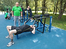Тренажёрную площадку в сквере на Олонецком проезде открыли атлеты спортклуба «Мускул» из Лосинки