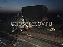 Водитель легковушки врезался в асфальтоукладчик и погиб