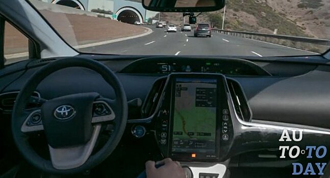 Автономная Toyota Prius путешествует по побережью