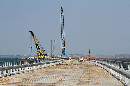 Автомобильная часть Крымского моста готова на 75%