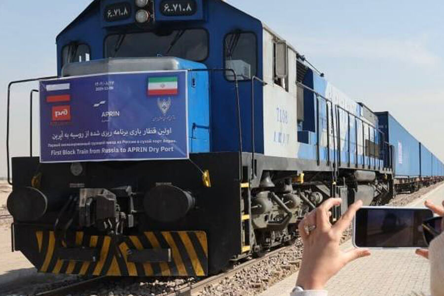 Первый поезд из России прибыл в сухой порт Ирана