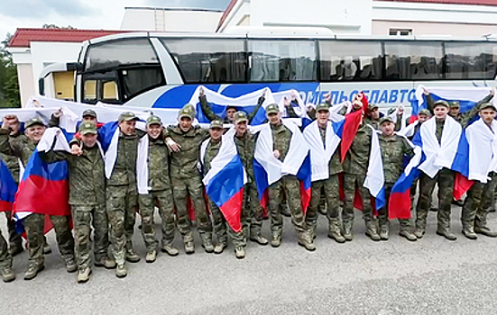 Российские военные вернулись из украинского плена на родину