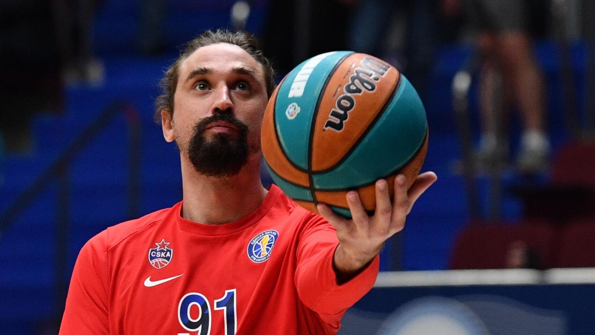 Баскетболист Швед присутствует на матче между ЦСКА и «Зенитом»
