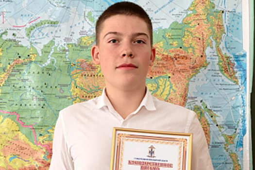 Школьник из Новосибирска взял с поличным грабителей в подъезде дома