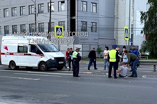 Соцсети: мужчину сбил автомобиль на переходе на улице Новикова-Прибоя