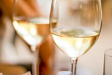 Что будет, если пить белое вино каждый день: шесть последствий