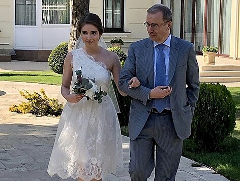 Бывший губернатор Тверской области выдал замуж старшую дочь