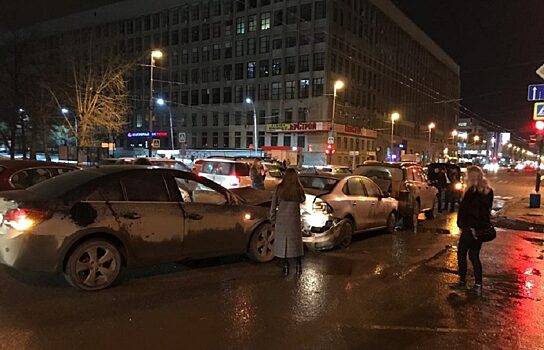 В Екатеринбурге водитель под наркотиками устроил массовое ДТП