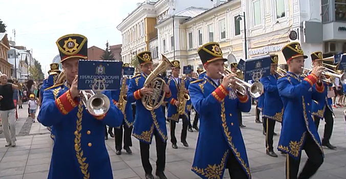 Парад духовых оркестров прошел на Большой Покровской