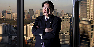 Политический аристократ с хорошими связями в Пекине. Что известно о новом главе МИД Японии