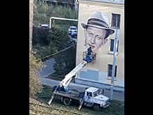 На стене дома в Нижнем Новгороде появился портрет Евгения Евстигнеева