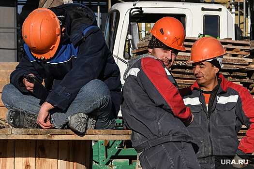 В Тюмени обманутые начальством мигранты пришли за помощью к священнику