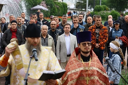 В Екатеринбурге байкеры присоединились к молитве у часовни святой Екатерины