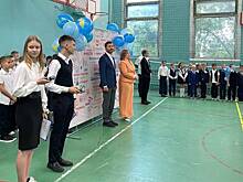 Депутаты Мосгордумы поздравили школьников ЮЗАО с началом учебного года