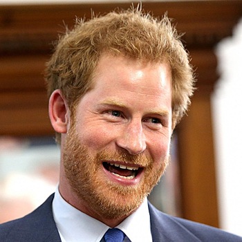 «С днём рождения»: как королевская семья поздравила принца Гарри