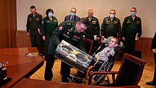 Мечта детства: тяжелобольной подросток поблагодарил командующего ЦВО за возможность проехать на боевом танке