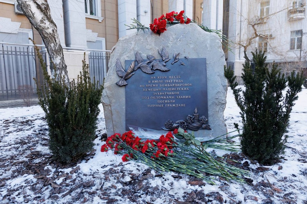 В Ростове открыли мемориальный знак в память о мирных жителях, погибших в июле 1942 года