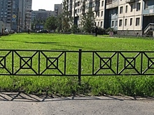 В Головинском районе города Москвы ведутся работы по восстановлению газонов