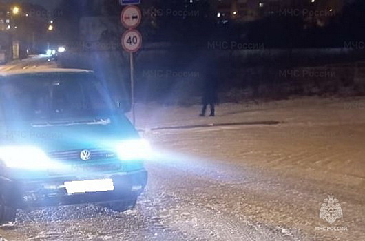 23-летний курьер на электровелосипеде попал под колеса машины