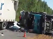 Грузовик перевернулся на трассе под Тамбовом