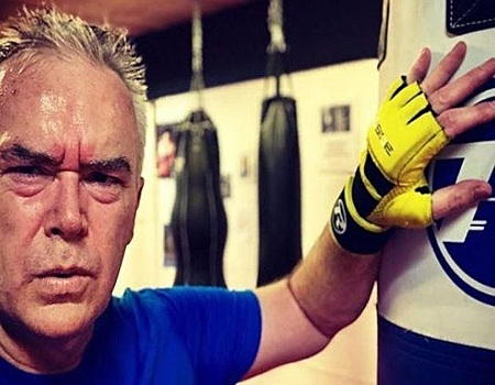 Британский телеведущий прогнал грабителя из дома