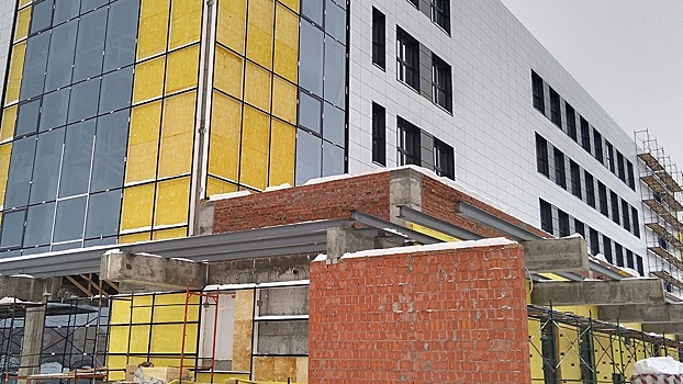 Основные строительные работы практически завершены в новой поликлинике в Вологде