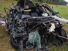 «Шкода» превратилась в груду металла после столкновения с грузовиком