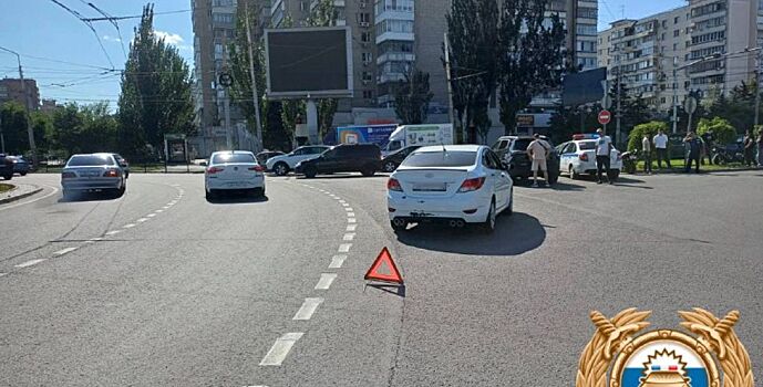 В Ростове в ДТП пострадал мотоциклист