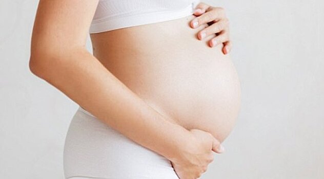 Стимуляция родов снижает риск мертворождений у возрастных мам