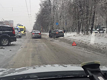 Иномарки столкнулись на оживленном проспекте в Кемерове