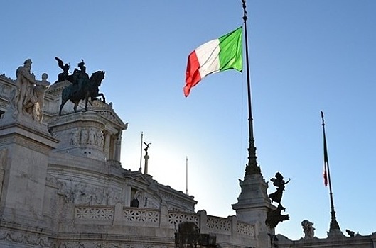 Италия не «принимает поучения и угрозы» в вопросе с мигрантами, заявил Джентилони