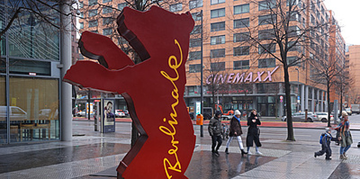 Берлинале посреди "омикрона": жесткие ограничения, скромные красные дорожки и новый Озон